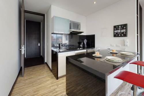 Apartamento Lujoso Apto Con Espacios Amplios Y Luz Natural