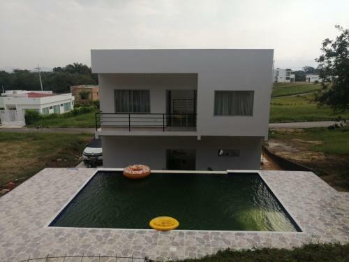 Villa Agradable Casa Campestre Carmen de Apicala, Piscina Privada