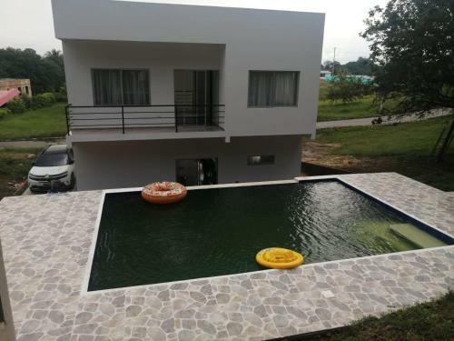Villa Agradable Casa Campestre Carmen de Apicala, Piscina Privada