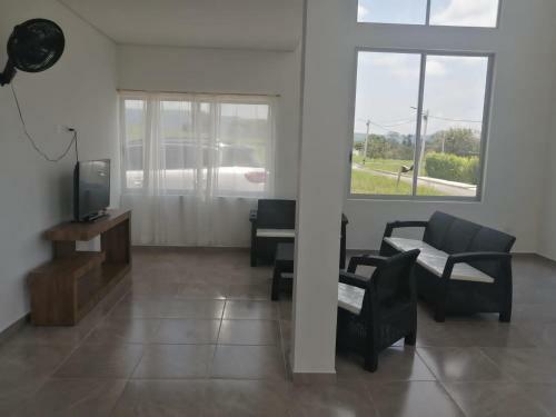 Villa Agradable Casa Campestre Carmen de Apicala, Piscina Privada