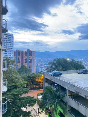 Apartamento Loma Del Indio. Cerca Al Poblado.