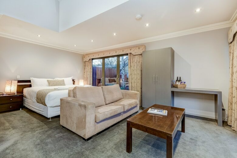 Hotel Seymours On Lydiard