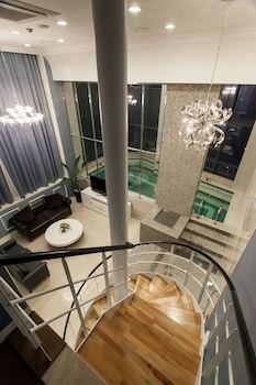 Hotel Pharos