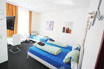 Hostal B&l Hostel