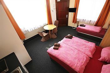 Hostal B&l Hostel
