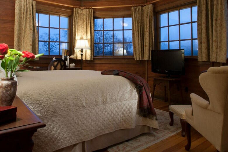 Bed & Breakfast Showers Inn