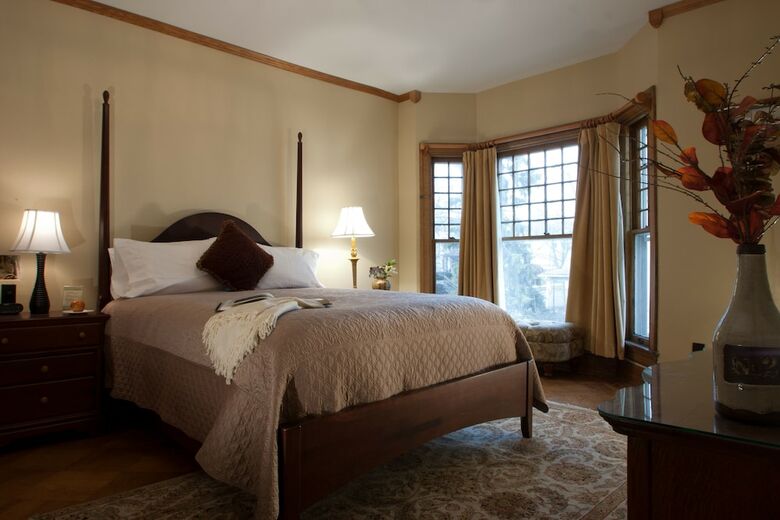 Bed & Breakfast Showers Inn
