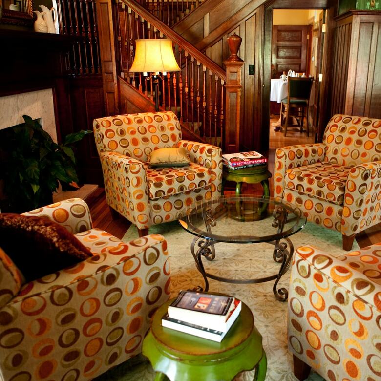 Bed & Breakfast Showers Inn