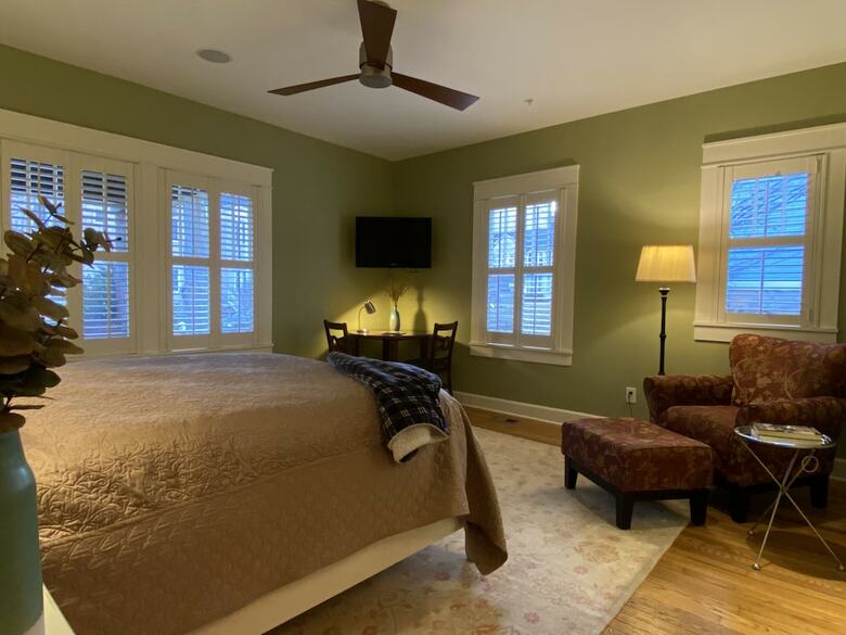 Bed & Breakfast Showers Inn