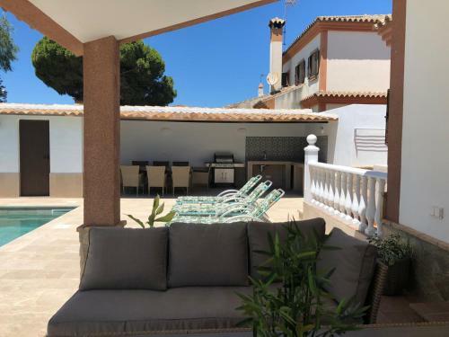 Chalet Barrosa, Santi Petri
