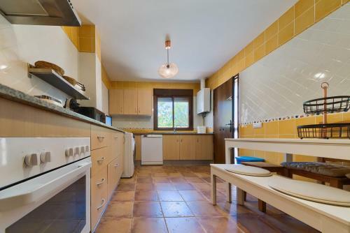 Chalet Barrosa, Santi Petri