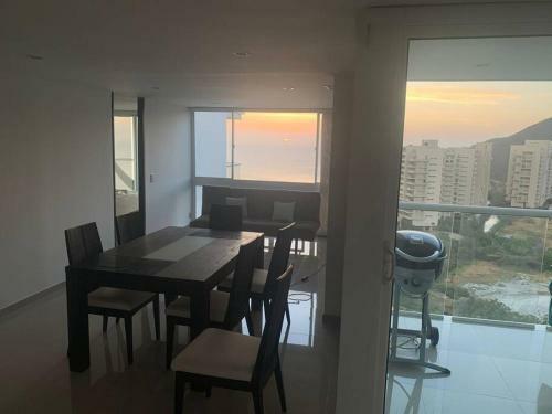 Luxury Apartment With Breathtaking Views And Beach