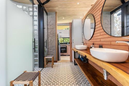 Caba�as Con Jacuzzi Privado En Venecia By Housy Host