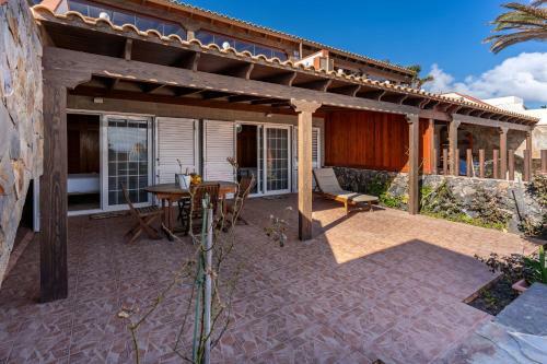 Holidayvilla Marina 2- Beachfront, Wifi , Sea View By Holidayshome