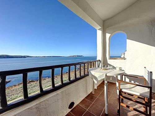 P98 - Bonito Apartamento Sobre El Mar