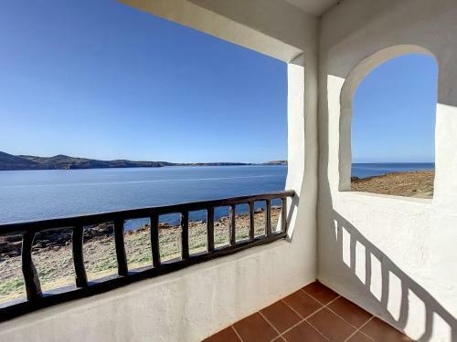 P98 - Bonito Apartamento Sobre El Mar