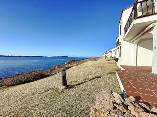 P98 - Bonito Apartamento Sobre El Mar