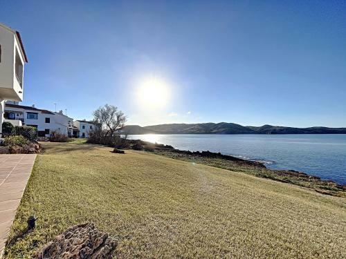 P98 - Bonito Apartamento Sobre El Mar