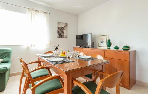 Nice Apartment In Fuengirola With Wifi And 3 Bedrooms