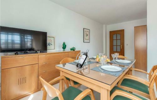 Nice Apartment In Fuengirola With Wifi And 3 Bedrooms