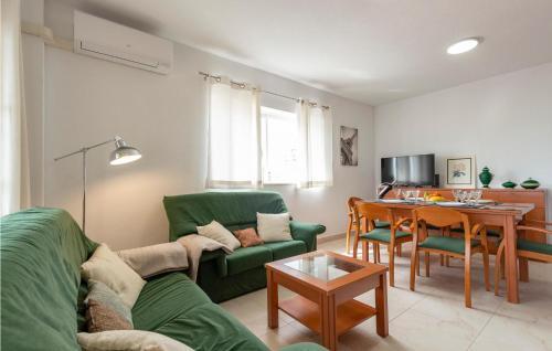 Nice Apartment In Fuengirola With Wifi And 3 Bedrooms