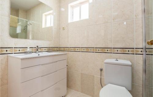 Nice Apartment In Fuengirola With Wifi And 3 Bedrooms