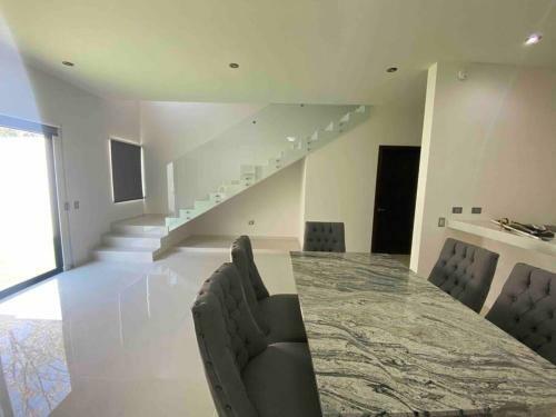 Hermosa Casa De Hu�sped Sector Jade