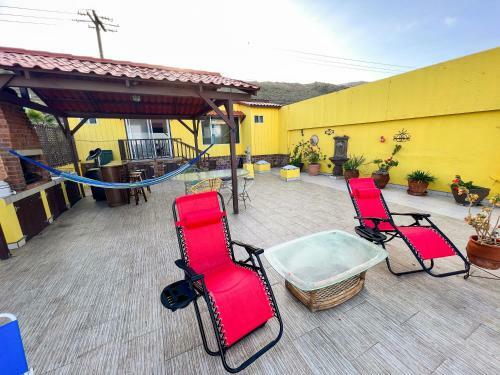 Ith Lazy Lobster Surf Hostel & Cowork