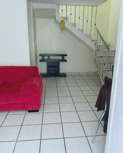 Casa Con Vibra Juvenil, Confortable Y C�lida!
