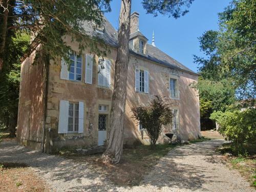 G�te Du Ch�teau De Chevannes