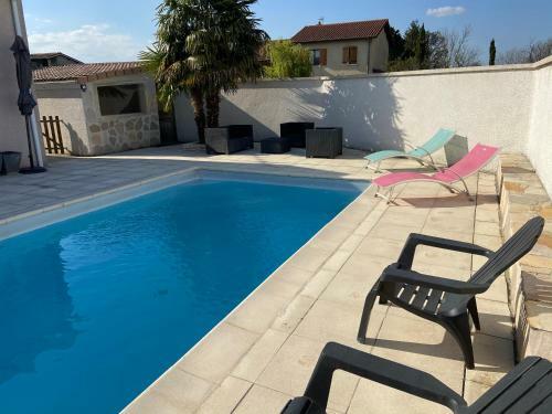 Bed & Breakfast Maison Enti�re 4 Lits 8 Pl Avec Jacuzzi Proche Du Facteur Cheval