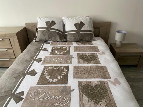 Bed & Breakfast Maison Enti�re 4 Lits 8 Pl Avec Jacuzzi Proche Du Facteur Cheval