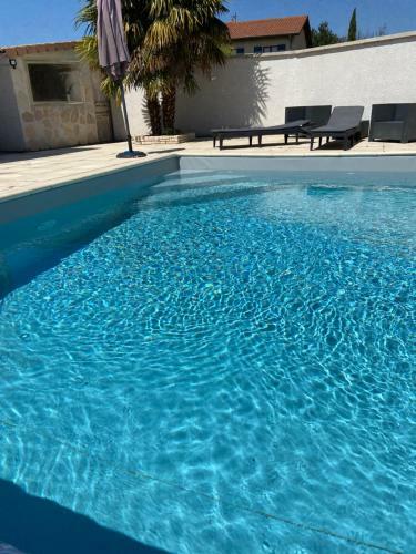 Bed & Breakfast Maison Enti�re 4 Lits 8 Pl Avec Jacuzzi Proche Du Facteur Cheval
