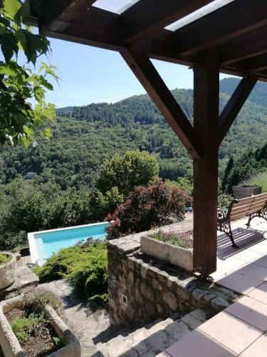Hostal L�-haut "maison D'h�tes"