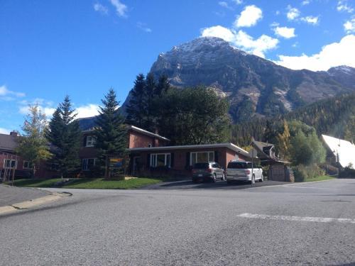 Motel Canadian Rockies Inn