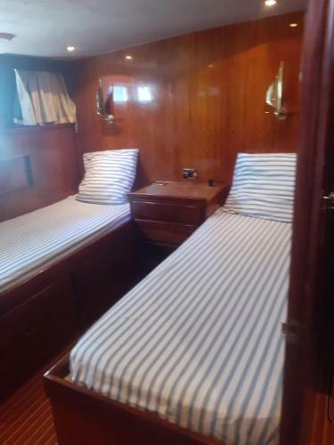 Yacht � Quai Natacha