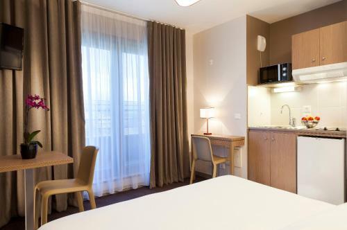 Hotel Neh� Suites Porte De Gen�ve