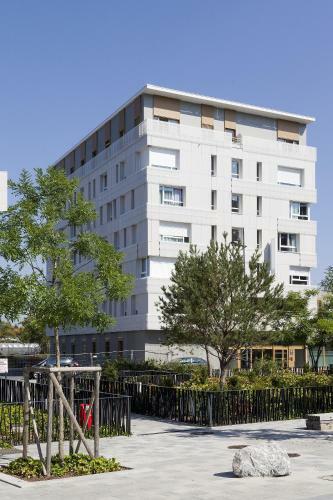 Hotel Neh� Suites Porte De Gen�ve