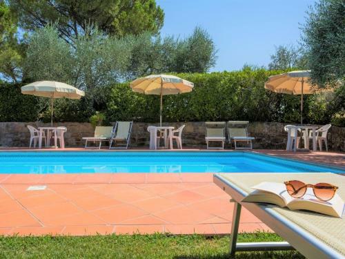 Rustic Apartment In Castelfiorentino With Swimming Pool