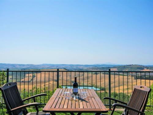 Rustic Apartment In Castelfiorentino With Swimming Pool