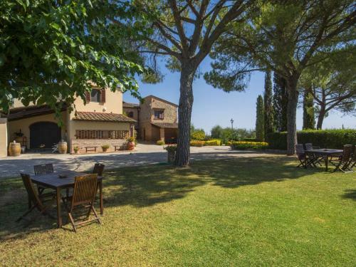 Rustic Apartment In Castelfiorentino With Swimming Pool