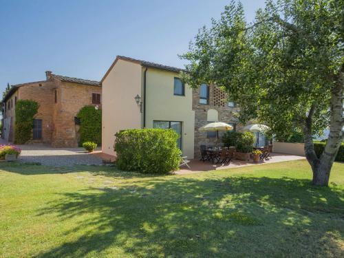 Rustic Apartment In Castelfiorentino With Swimming Pool