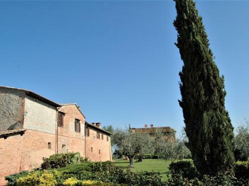 Rustic Apartment In Castelfiorentino With Swimming Pool
