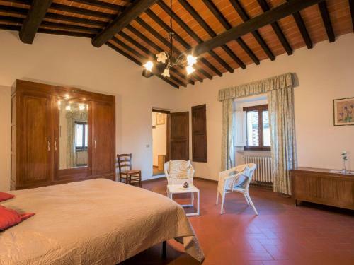 Rustic Apartment In Castelfiorentino With Swimming Pool