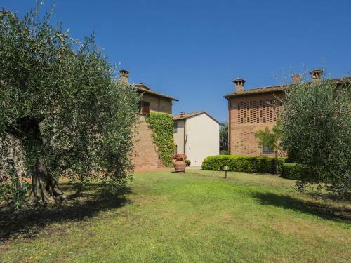 Well-kept Apartment In Castelfiorentino With Shared Pool