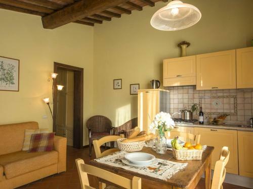 Well-kept Apartment In Castelfiorentino With Shared Pool