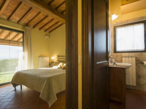 Well-kept Apartment In Castelfiorentino With Shared Pool