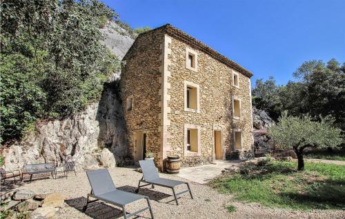 Amazing Home In Apt With 2 Bedrooms