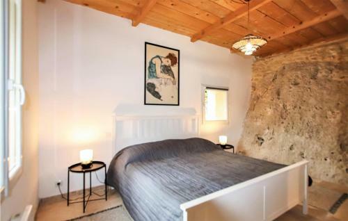Amazing Home In Apt With 2 Bedrooms