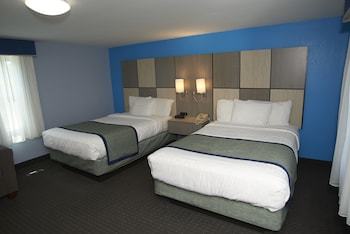 Hotel Sandwich Lodge & Resort